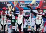 Photo of Double Winner di Buriram, Abimanyu Kibarkan Merah Putih Dua Kali dan Kokoh di Puncak Klasemen