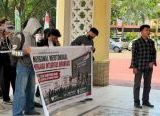 Photo of AMPD Gelar Aksi Damai di Kemenag Kalbar, Saiful Anwar: Seleksi Jabatan Harus Bersih dan Berbasis Merit