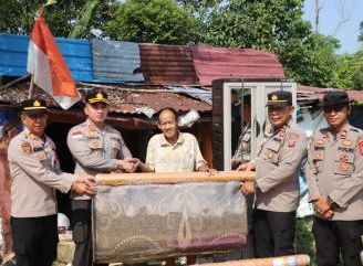 Wujud Kepedulian Polri ke MasyarakatKapolres Sanggau Gelar Baksos di Sabang Merah