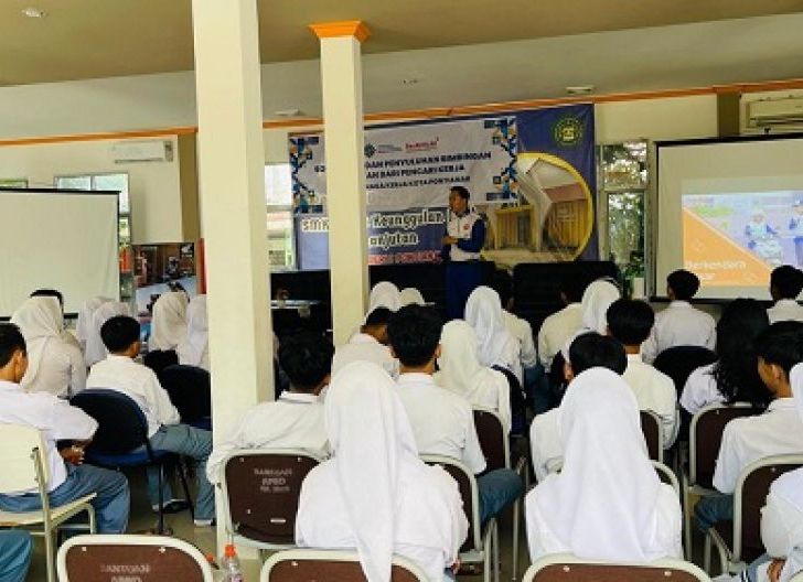 Photo of Astra Motor Kalbar Sapa Siswa-Siswi SMKN 1 Pontianak Lewat Edukasi Generasi Muda untuk Gencarkan Kampanye Cari Aman