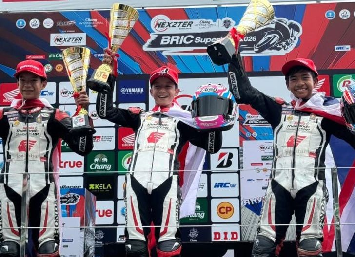 Photo of Abimanyu Kibarkan Merah Putih Dua Kali dan Kokoh di Puncak Klasemen, Pembalap Binaan AHM Raih Double Winner di Buriram