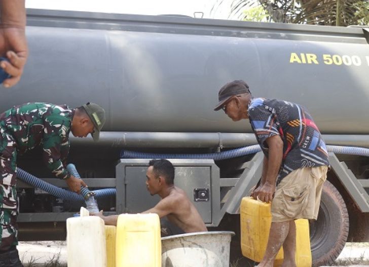 Photo of Hadir Membawa Kehidupan, Brigif TP 32/Mangkalihat Salurkan Air Bersih Bagi Masyarakat