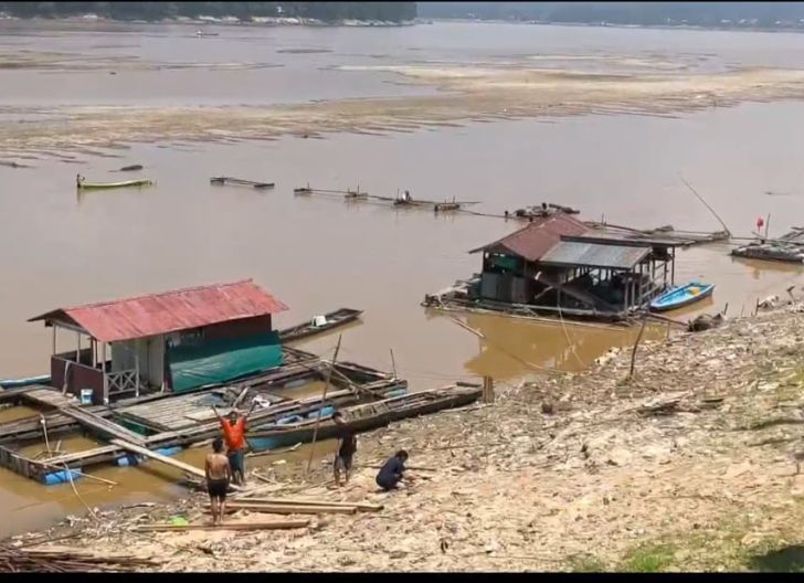 Photo of BPBD Sanggau Himbau Warga Tetap Waspada, Permukaan Air Sungai Kapuas Menurun