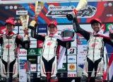 Photo of Abimanyu Melesat dan Kibarkan Merah Putih Dua Kali di Thailand usai Raih Double Winner di Ajang Idemitsu Honda Thailand Talent Cup
