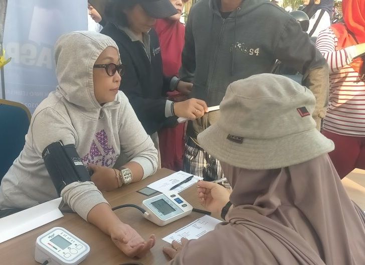 Photo of Imigrasi Singkawang Laksanakan Program Pasporia dan CKG di Lokasi CFD