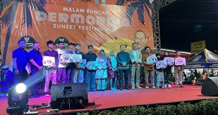Mitra Jurnalis Bagikan Hadiah Lomba Foto dan Video HUT Kubu Raya