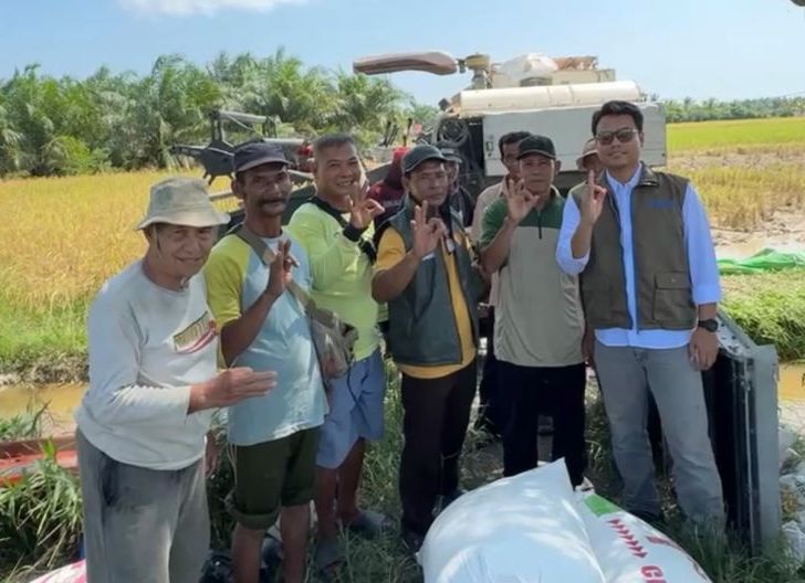 Photo of Jelang HUT RI ke-81, Bulog Singkawang Lampaui Target Serapan Gabah 2026