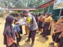 Antisipasi Dampak Kemarau, Polsek Jangkang Bagikan Masker kepada Pelajar
