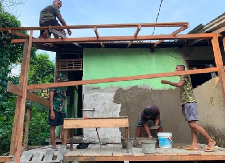 Photo of Semangat di Ujung TMMD, Teras Rumah Dedi Dores Hampir Tuntas