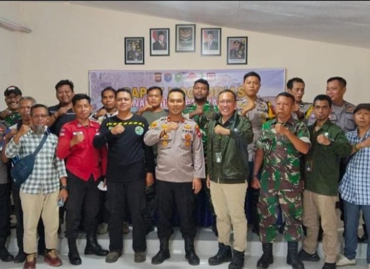Photo of Polsek Tayan Hilir Gelar Rakor Penanggulangan Karhutla
