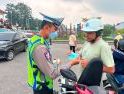 Satlantas Polres Sanggau Bagikan Masker Gratis, Ajak Masyarakat Waspadai Kualitas Udara Tidak Sehat