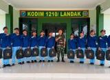 Photo of Tanamkan Semangat Generasi Muda, Dandim 1210/Landak Berikan Motivasi kepada Siswa SMA Taruna Pontianak