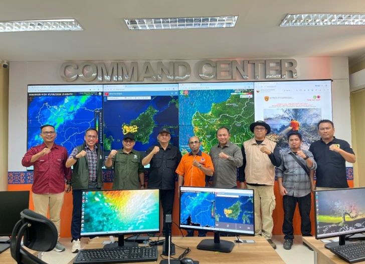 Photo of Manggala Agni Singkawang Monitoring Asap Lintas Batas Negara