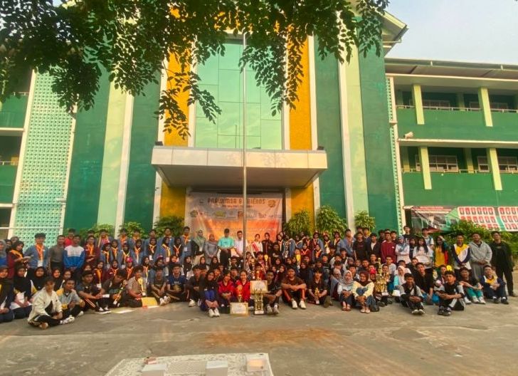 Photo of Penuh Semangat dan Kebersamaan, Prawimsa & Friends: Lomba Ketangkasan Fisik PMR Wira MAN 1 Pontianak Sukses Digelar