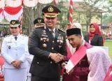 Photo of Merah Putih Berkibar di Sanggau, Kapolres Teguhkan Komitmen Jaga Persatuan dan Keamanan