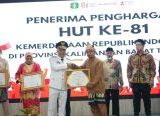 Photo of Inisiator Gerakan Tanam Kopi Liberika Sendoyan Dapat Penghargaan Gubernur Kalbar