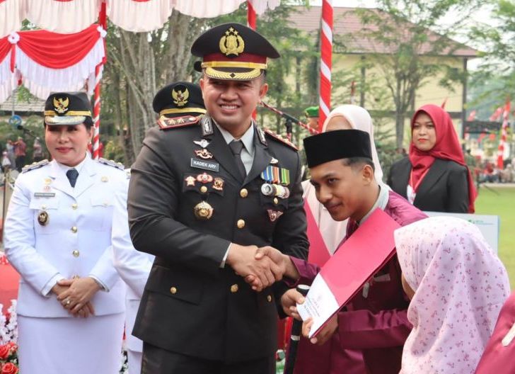 Photo of Merah Putih Berkibar di Sanggau, Kapolres Teguhkan Komitmen Jaga Persatuan dan Keamanan