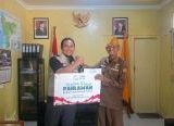 Photo of YBM PLN UID Kalbar Berikan Tali Kasih kepada Veteran dalam Semarak HUT ke-81 Kemerdekaan RI