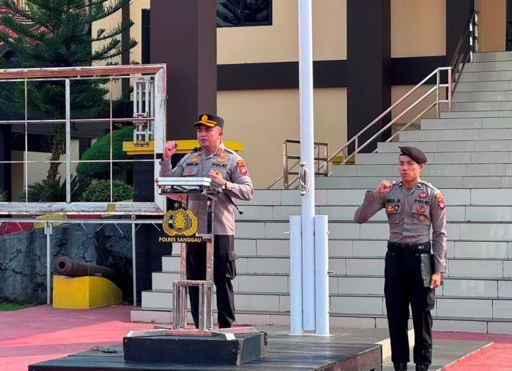 Photo of Kapolres Sanggau Tekankan Disiplin dan Profesionalisme Personel dalam Apel Jam Pimpinan
