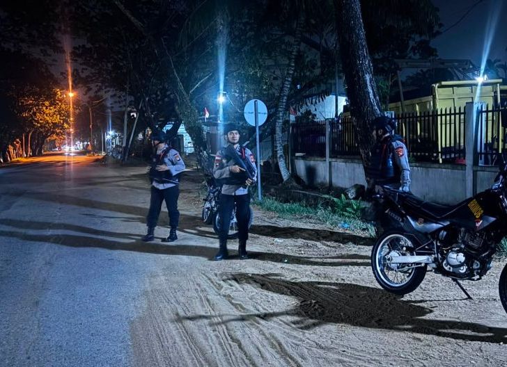 Photo of Cegah Kriminalitas dan Jaga Keamanan Warga, Patroli Harkamtibmas Satbrimob Polda Kalbar