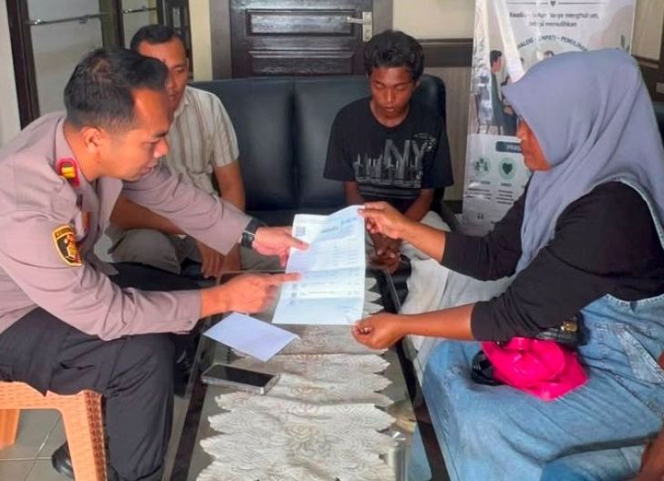 Photo of Ketika Polisi Menjadi Tempat Berharap, Polsek Tayan Hilir Bantu Ibu dan Tiga Anak Menata Perjalanan Pulang