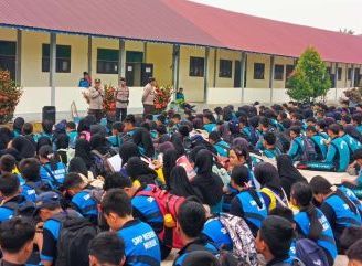 Bukan Sekadar Razia, Polsek Mukok Edukasi Pelajar untuk Tertib Berlalu Lintas