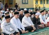 Photo of Salat Istisqa di Keraton Matan, Bupati Alexander Wilyo Ajak Warga Perkuat Ikhtiar dan Kebersamaan