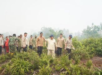 Presiden Prabowo Tinjau Penanganan Karhutla di Kalbar, Pangdam XII/Tpr Bersama Forkopimda Pastikan Sinergi di Lapangan