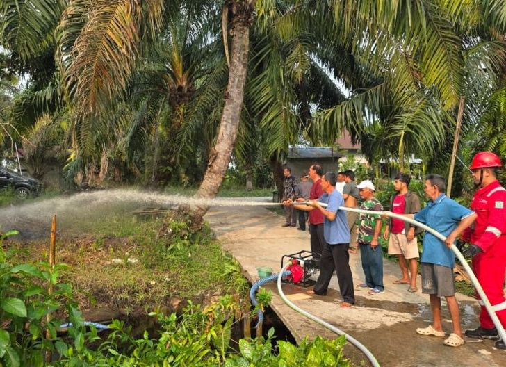 Photo of Pertamina Patra Niaga Regional Kalimantan Perkuat Kesiapsiagaan Relawan Pemadam Hadapi Ancaman Karhutla di Kalimantan