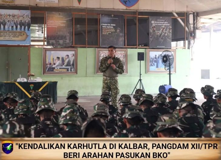 Photo of Kendalikan Karhutla di Kalbar, Pangdam XII/Tpr Beri Arahan Pasukan BKO
