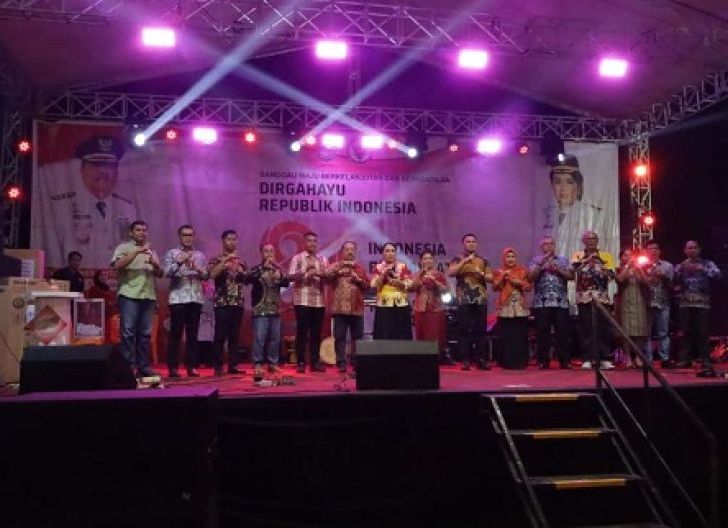 Photo of Festival Rakyat UMKM Berakhir, Kapolres Sanggau Tekankan Pentingnya Keamanan bagi Pertumbuhan Ekonomi