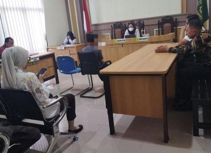 Photo of PN Singkawang Jatuhkan Hukuman 2 Tahun di LPKA Untuk Pelaku Penganiayaan Pakai Palu, Orang Tua Korban Mengaku Puas