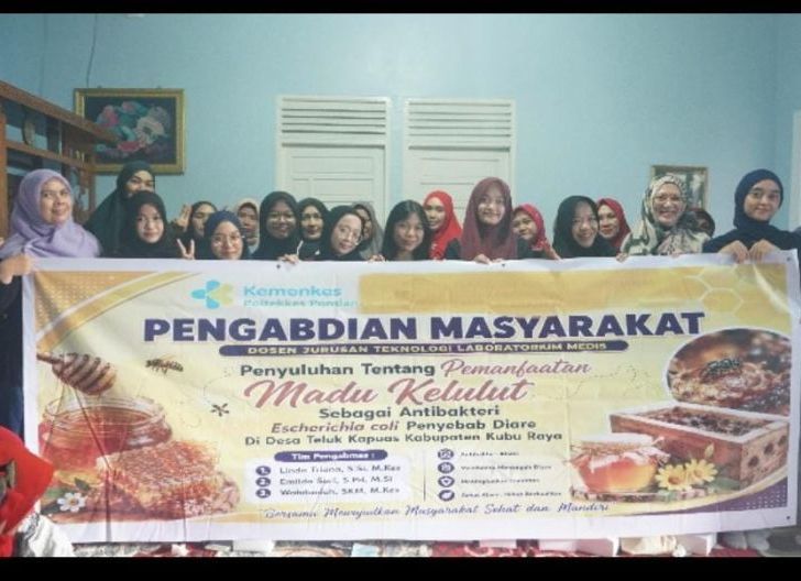 Photo of Jurusan TLM Poltekkes Kemenkes Pontianak Sukses Gelar Pengabmas di Teluk Kapuas: Edukasi Madu Kelulut Dukung Pencegahan Diare di Teluk Kapuas