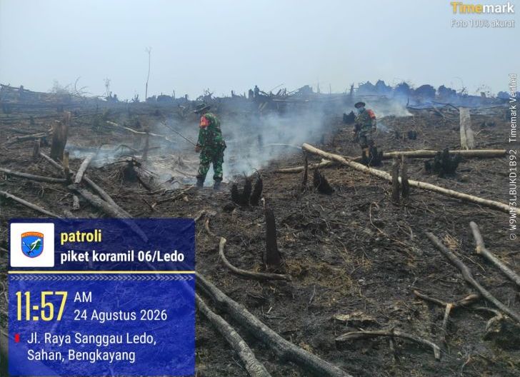 Photo of Kodim Bengkayang Gerak Cepat Padamkan Karhutla di Ledo