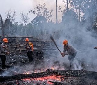Gerak Cepat Cegah Karhutla, Lima Lokasi di Sekayam Dipadamkan dan Terus Dipantau
