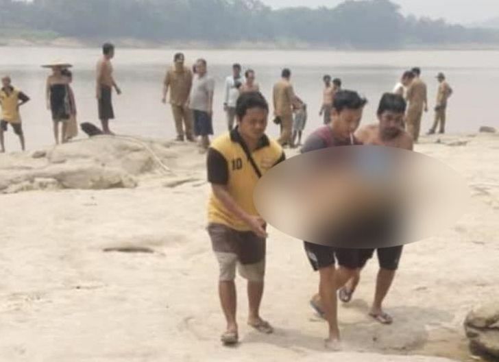 Photo of Remaja 13 Tahun Tenggelam di Sungai Kapuas, Polsek Kapuas Ingatkan Bahaya Sungai Surut