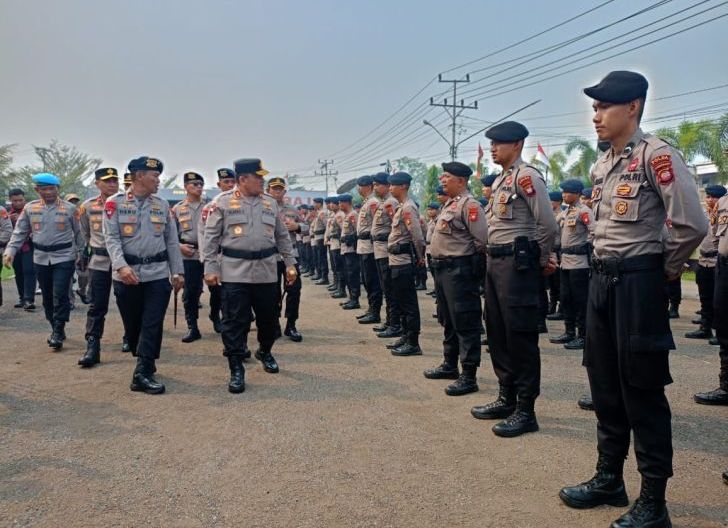 Photo of 300 Personel Brimob Dikerahkan Tangani Karhutla di Kalbar