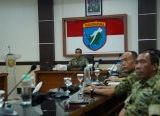 Photo of Pangdam XII/Tpr Ikuti Rapat Penyiapan Personel Penyuluh Karhutla Bersama Asops Panglima TNI