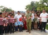 Photo of Akses Warga Desa Kampung Baru Kian Mudah, Pangdam XII/Tpr Resmikan Jembatan Merah Putih Bantuan Presiden