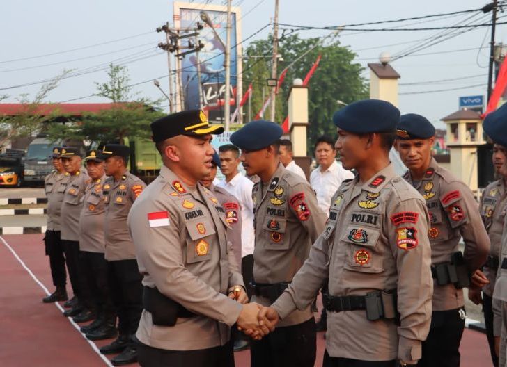 Photo of 30 Personel Brimob Mabes Polri Fokus Perkuat Penanganan Karhutla di Sanggau
