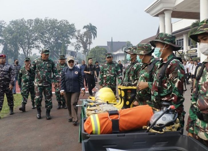 Photo of Antisipasi Kebakaran Hutan dan Lahan, Tim Sosialisasi TNI AD Pimpin Apel Siaga di Mempawah