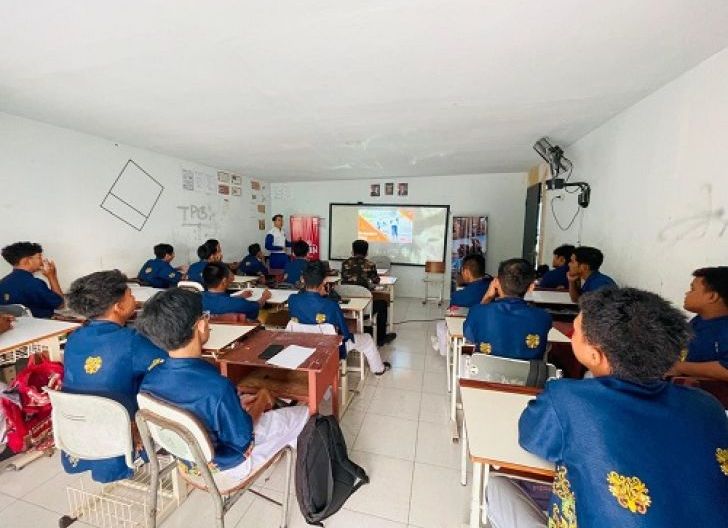 Photo of Asmo Kalbar Gelar Edukasi SR di SMKN 9 Pontianak, Wujudkan Generasi Muda Cari aman