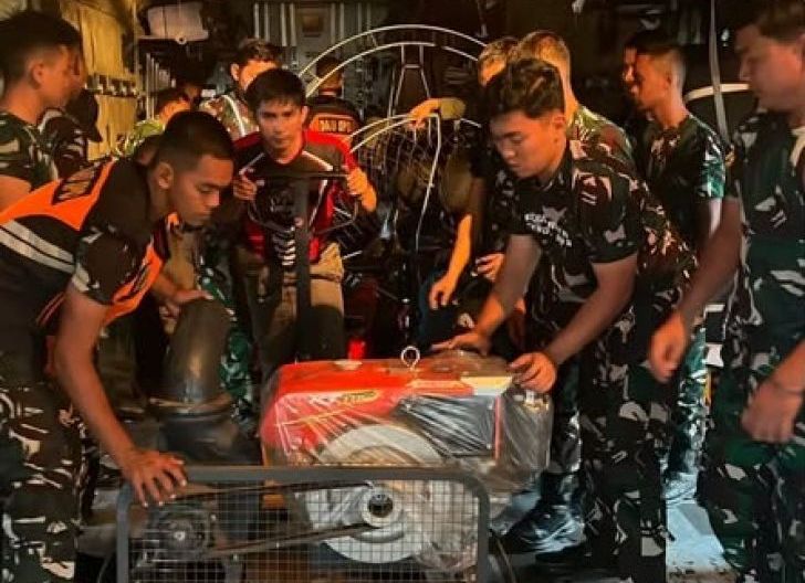 Photo of TNI AU Perkuat Penanganan Karhutla Kalbar, 30 Mesin Pompa Air Tiba di Lanud Supadio