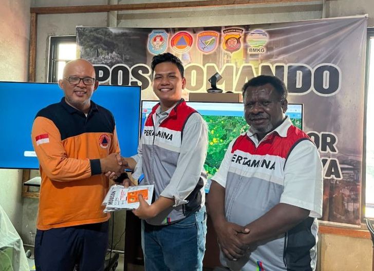 Photo of Pertamina Patra Niaga Regional Kalimantan Salurkan Bantuan Kemanusiaan untuk Penanganan Karhutla di Kubu Raya