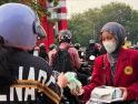 Cegah Dampak Kabut Asap, IMM Muhammadiyah Kalbar Bagikan Ribuan Masker kepada Warga