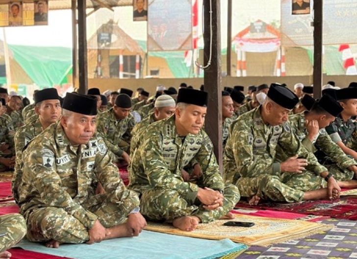 Photo of Sujud Memohon Rahmat Hujan, Brigif TP 32/Mangkalihat & Yonif 879/Rangkok Cakti Gelar Sholat Istisqo dan Do'a Bersama
