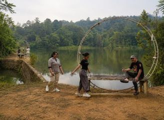 Saat Air Danau Galilea Menyusut karena Kemarau Panjang Landa Kalbar, Bruder Steph Tetap Menjaga Rumah Pelangi sebagai Kawasan Konservasi dari Bahaya Karhutla