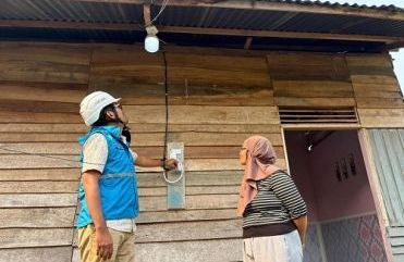 PLN UP3 Ketapang Hadirkan Terang Melalui Program Light Up The Dream di Benua Kayong