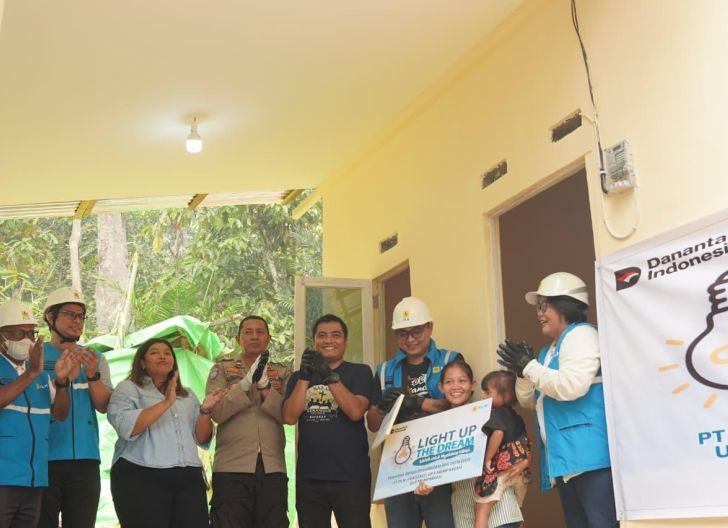 Photo of Bertahun-tahun Menanti Rumah Layak, Kini Cahaya Harapan Menyala di Rumah Baru Lina