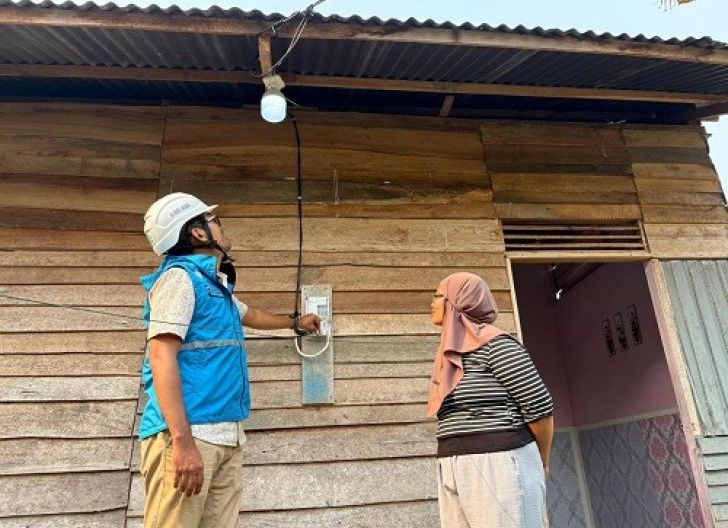 Photo of PLN UP3 Ketapang Hadirkan Terang Melalui Program Light Up The Dream di Benua Kayong